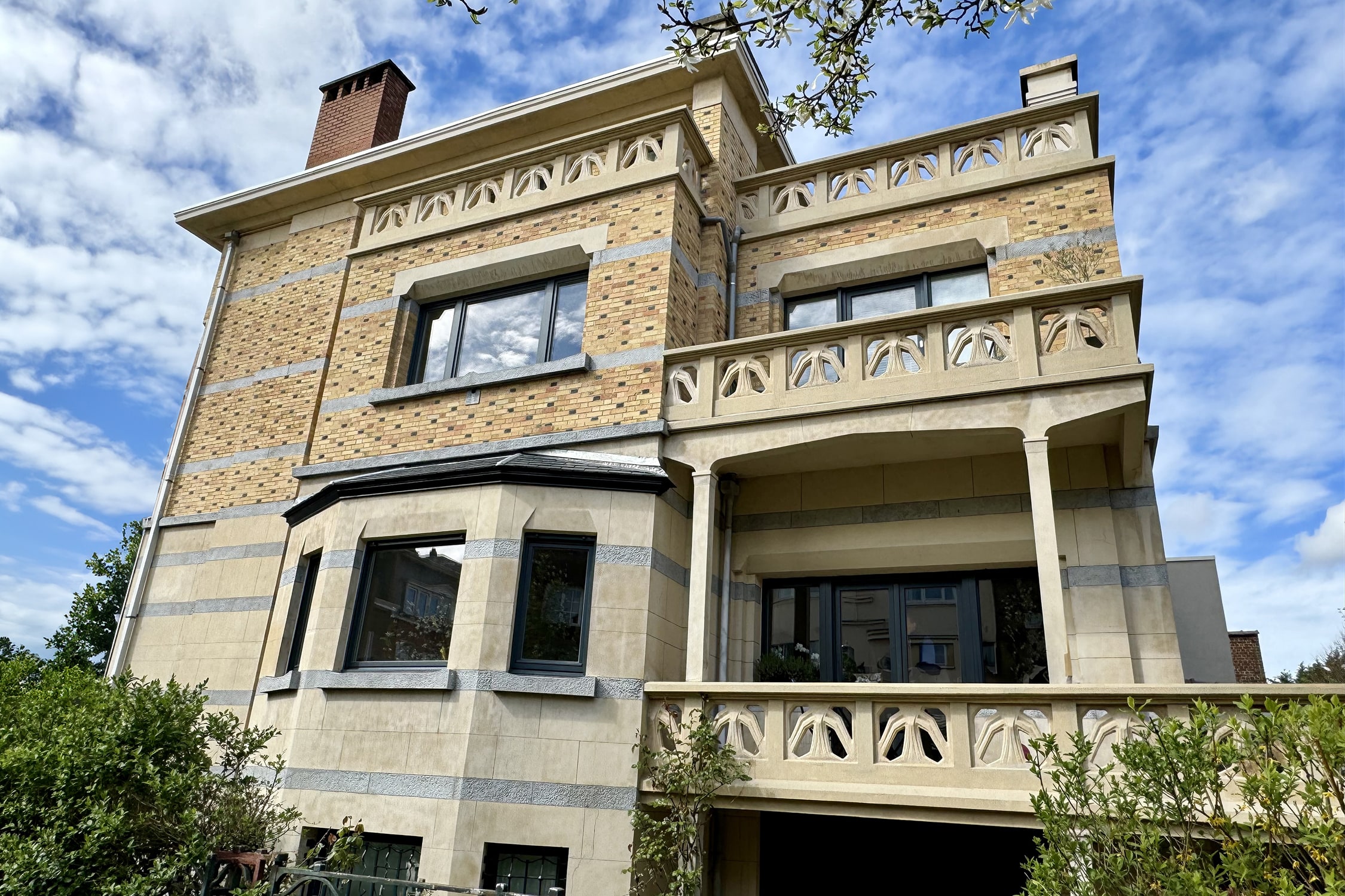 Large house with three sides