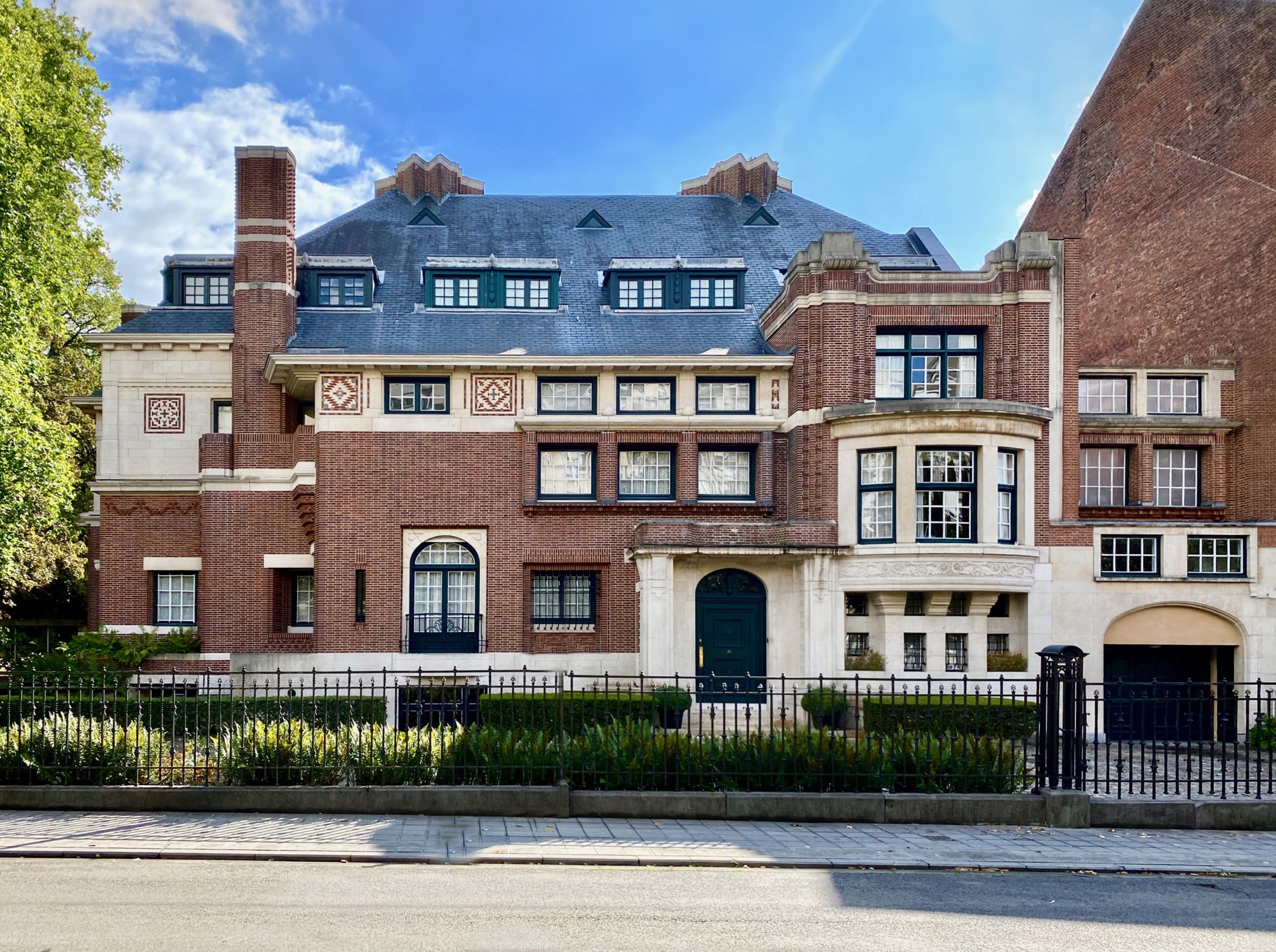 Prestigious Art Deco mansion