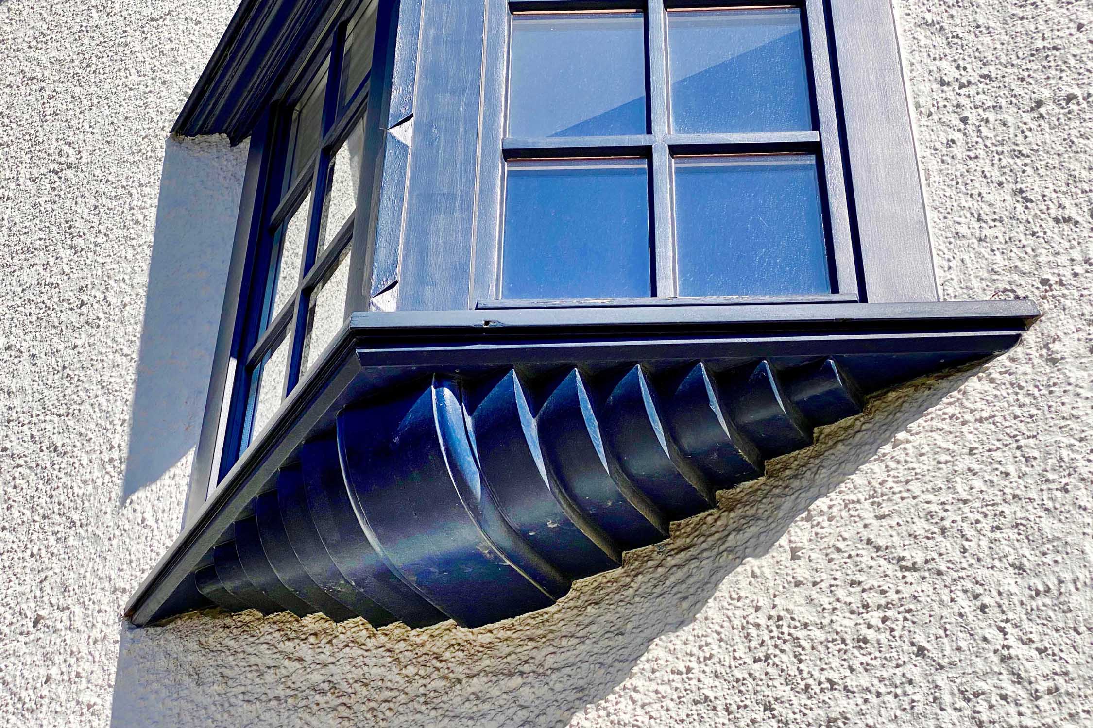 Modernist house, arts & crafts style