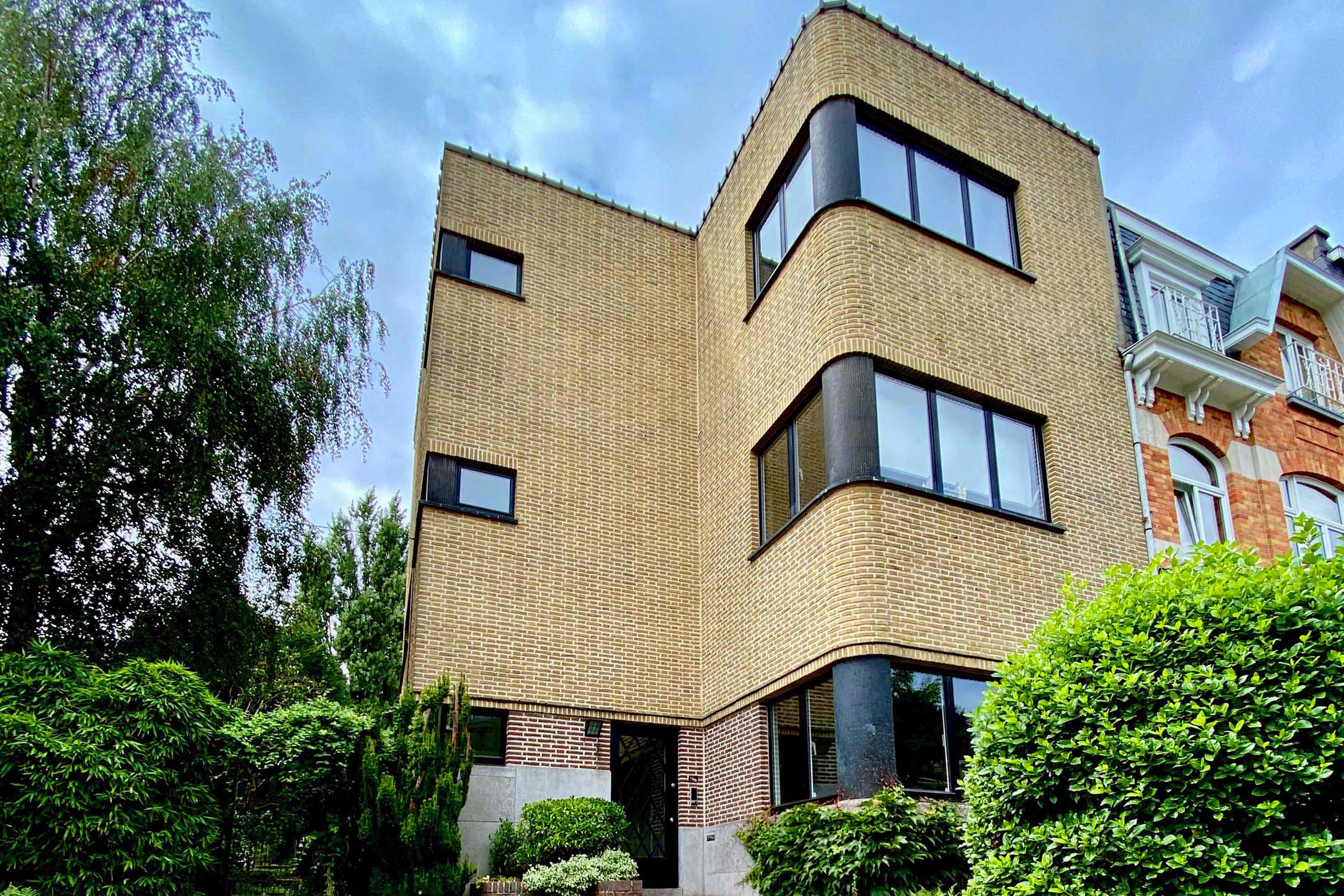 Amsterdam-influenced bourgeois house