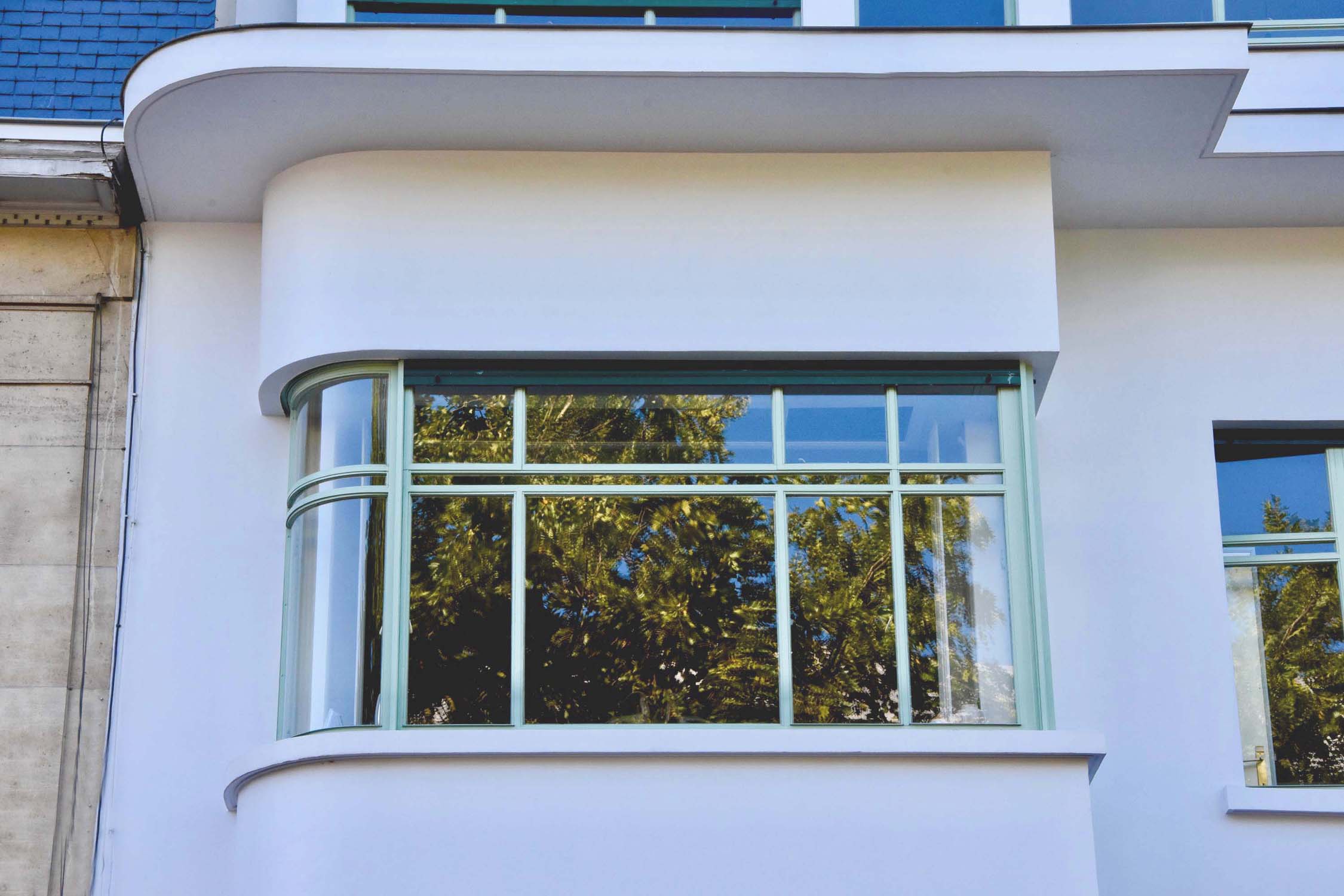 Modernist House by Paul Aernaut