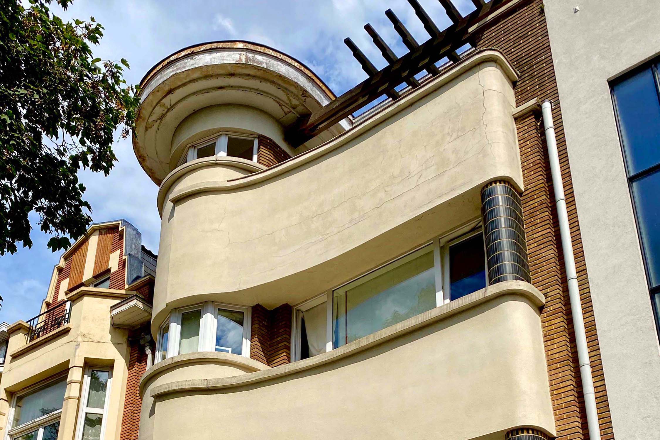 Streamline style house