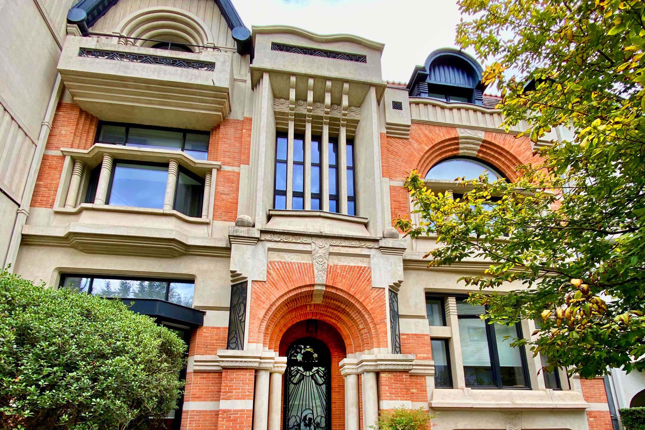 Extravagant Art Deco house