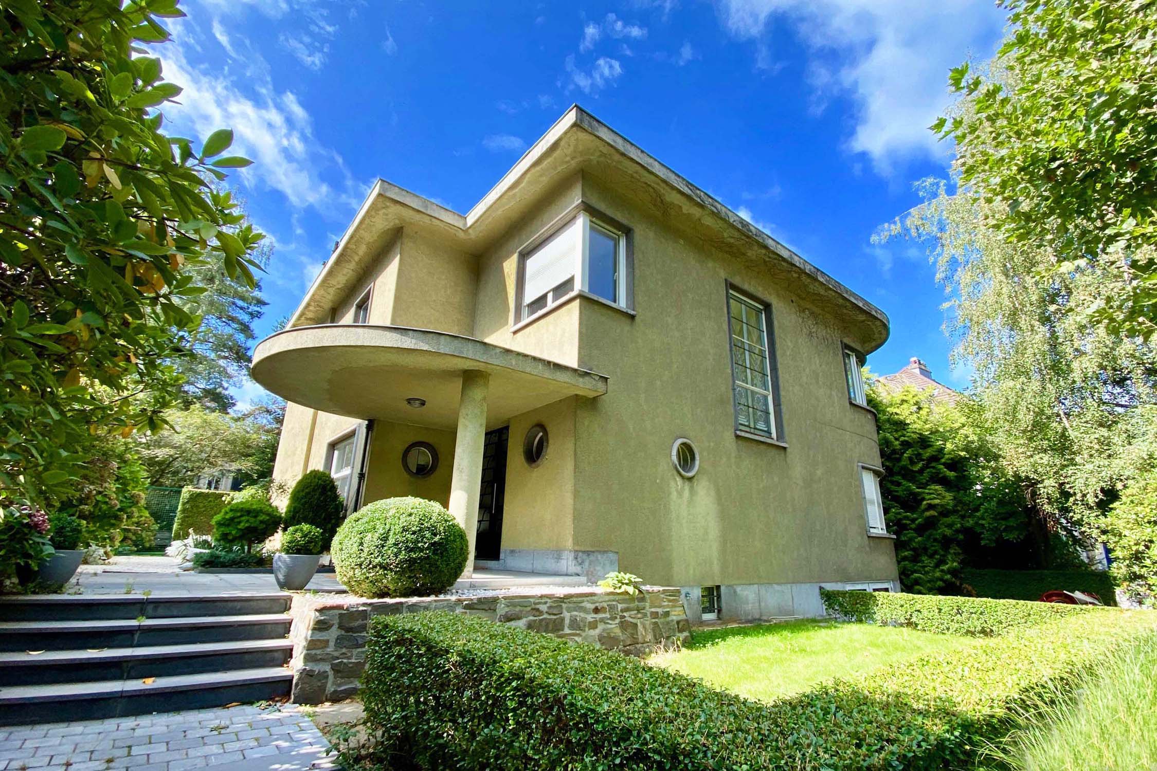 Modernist villa, 30s