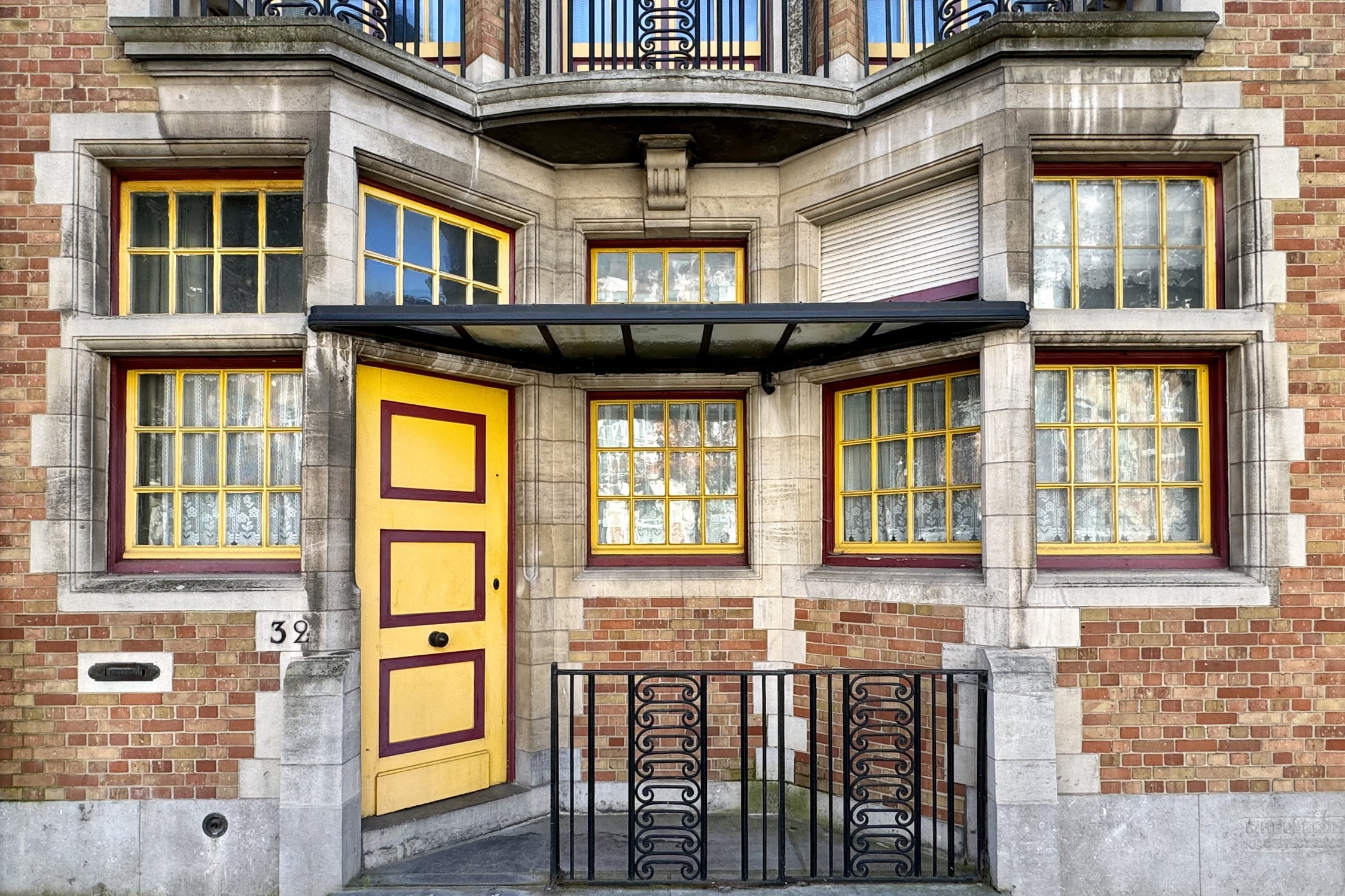 Art Deco bourgeois house by F. Van Meulecom