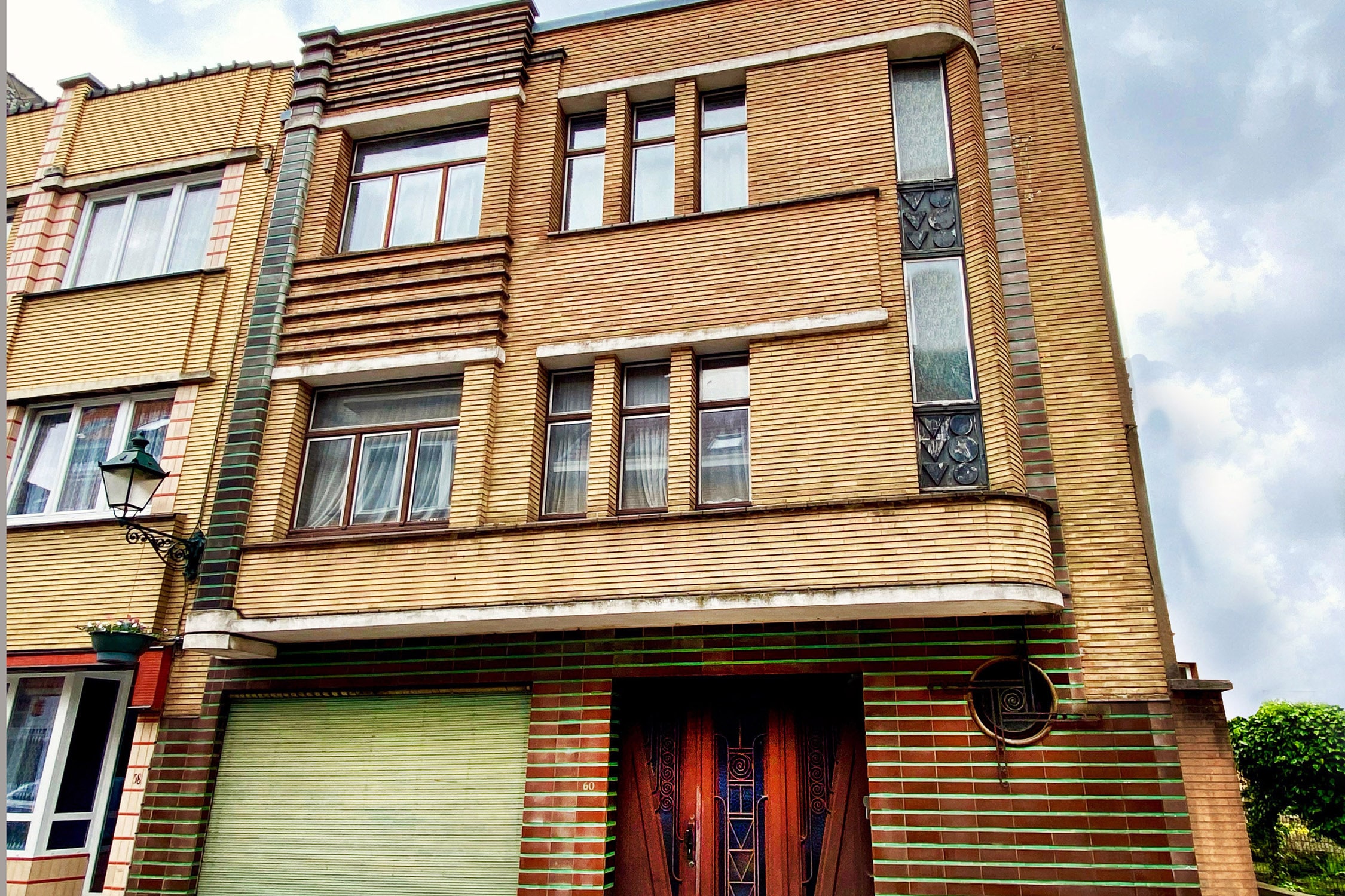 Small modernist apartment building 