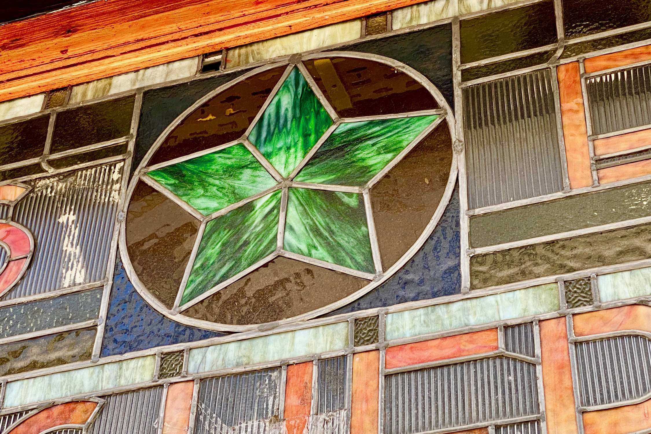 Art Deco store facade - L'Etoile Verte