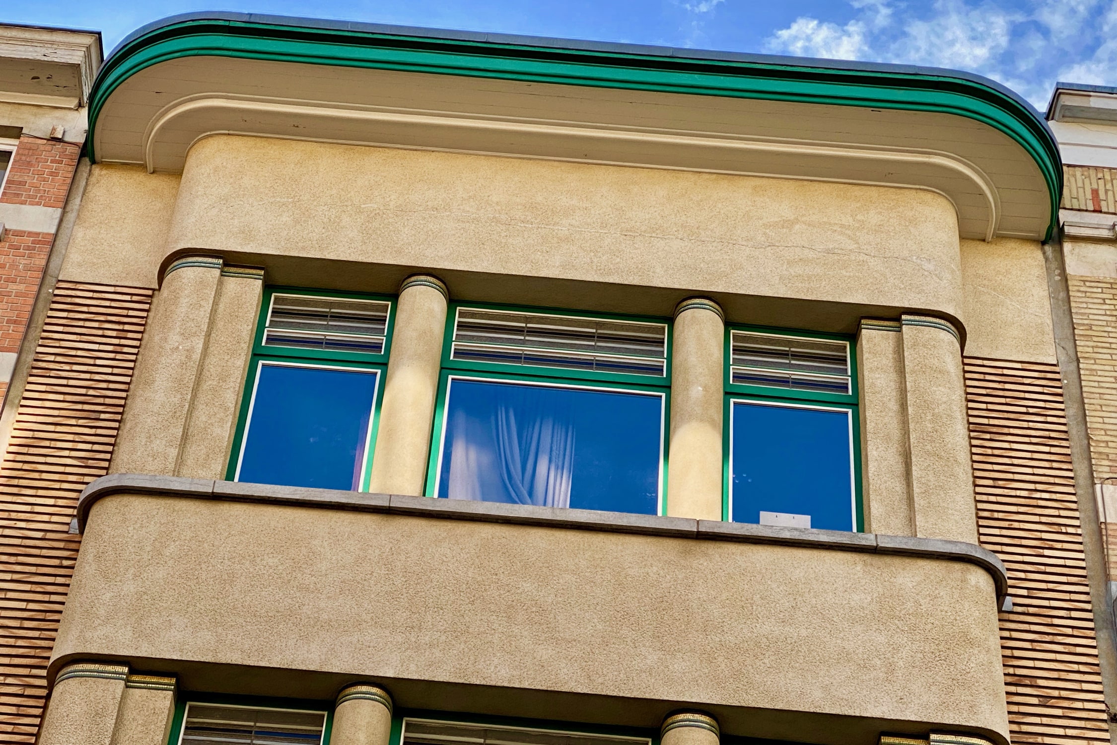 Small Art Deco building 