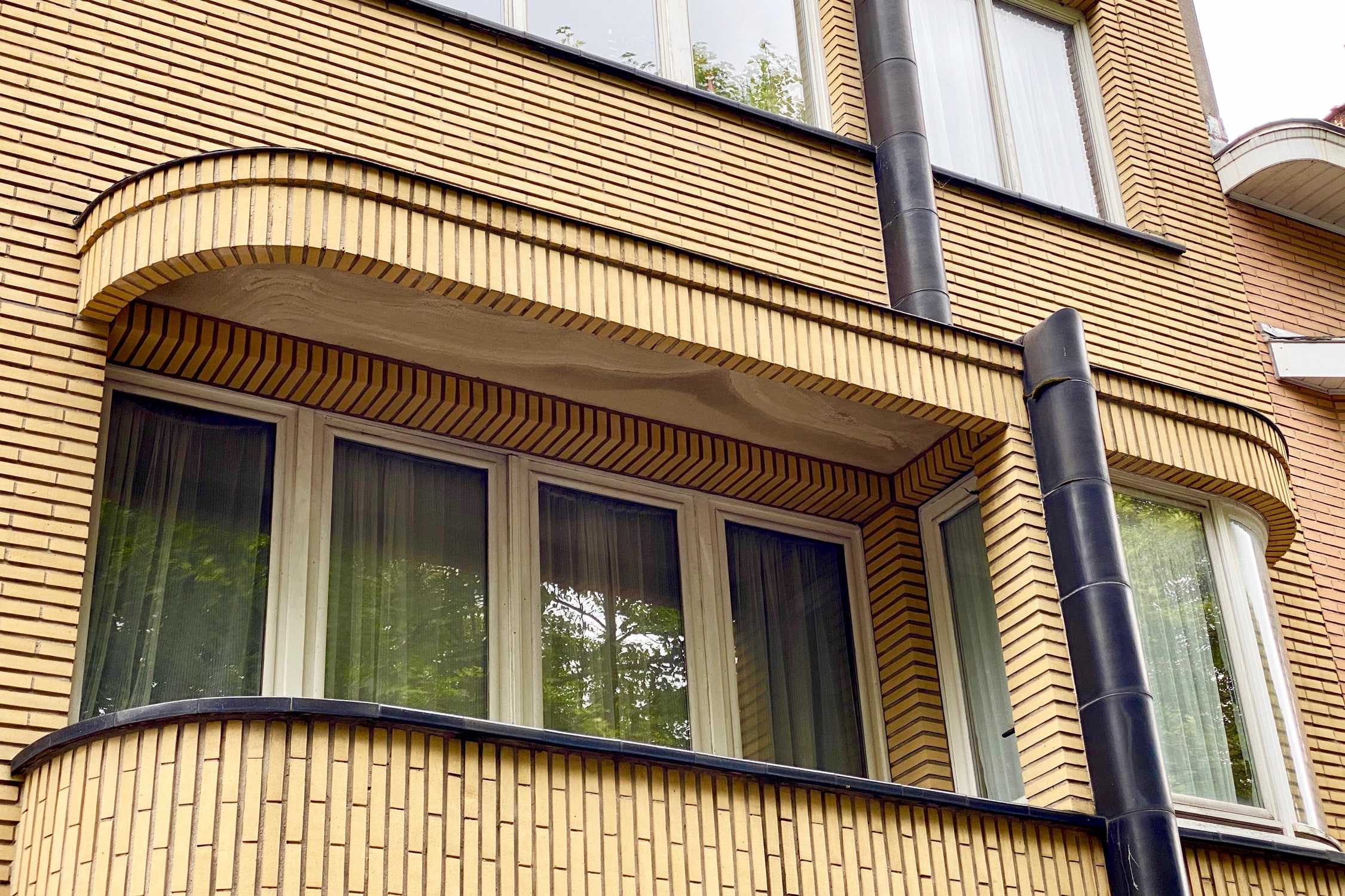 Small modernist house 