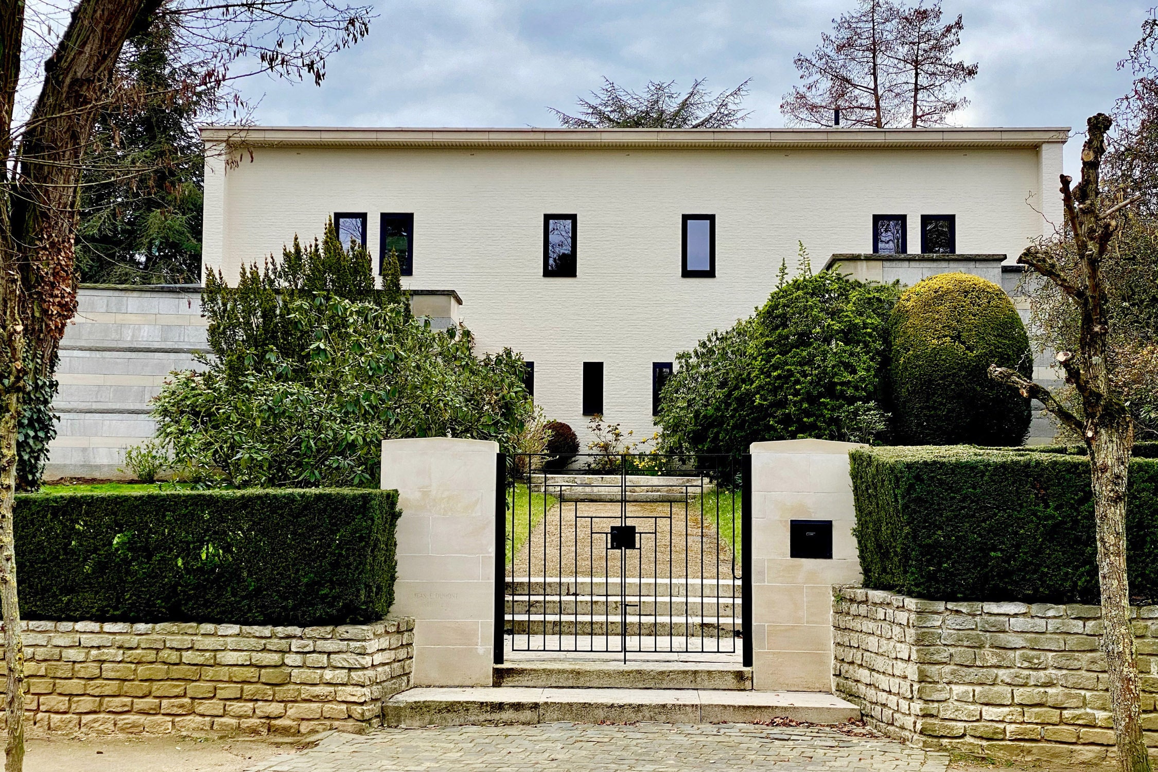 Large Villa from the 60s signed Dumont 