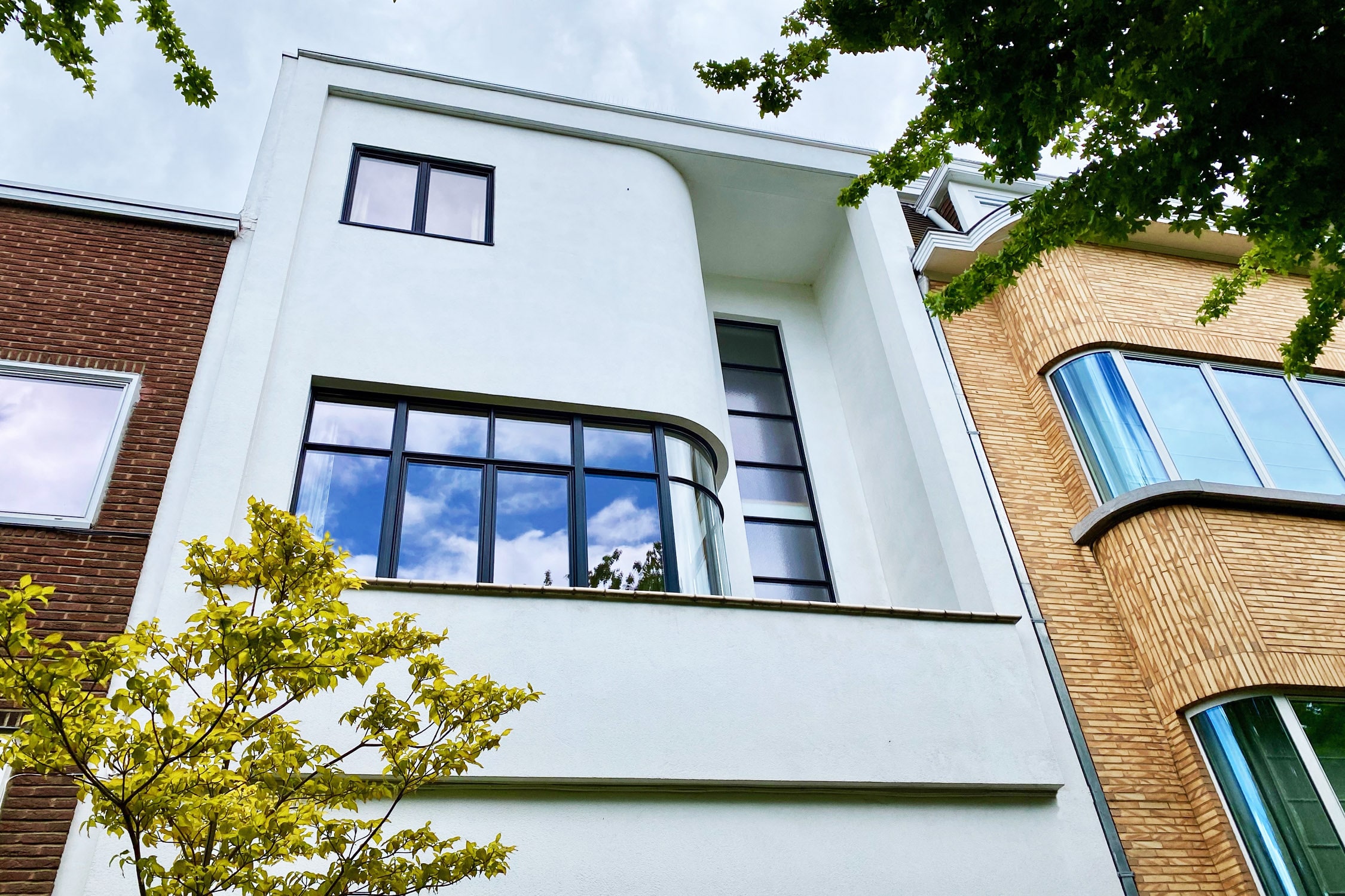 Elegant modernist house