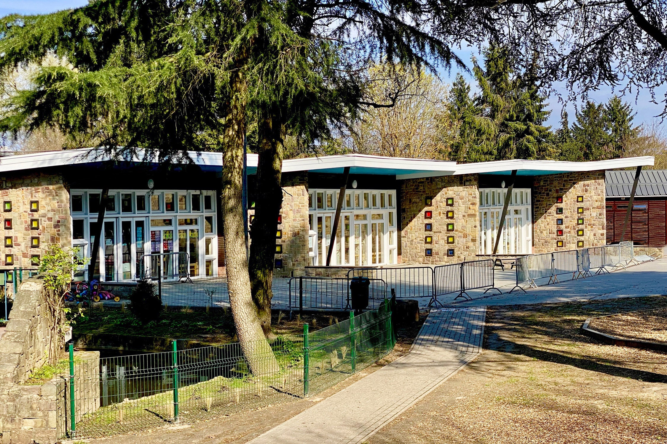 Aux Sources du Gai Savoir School