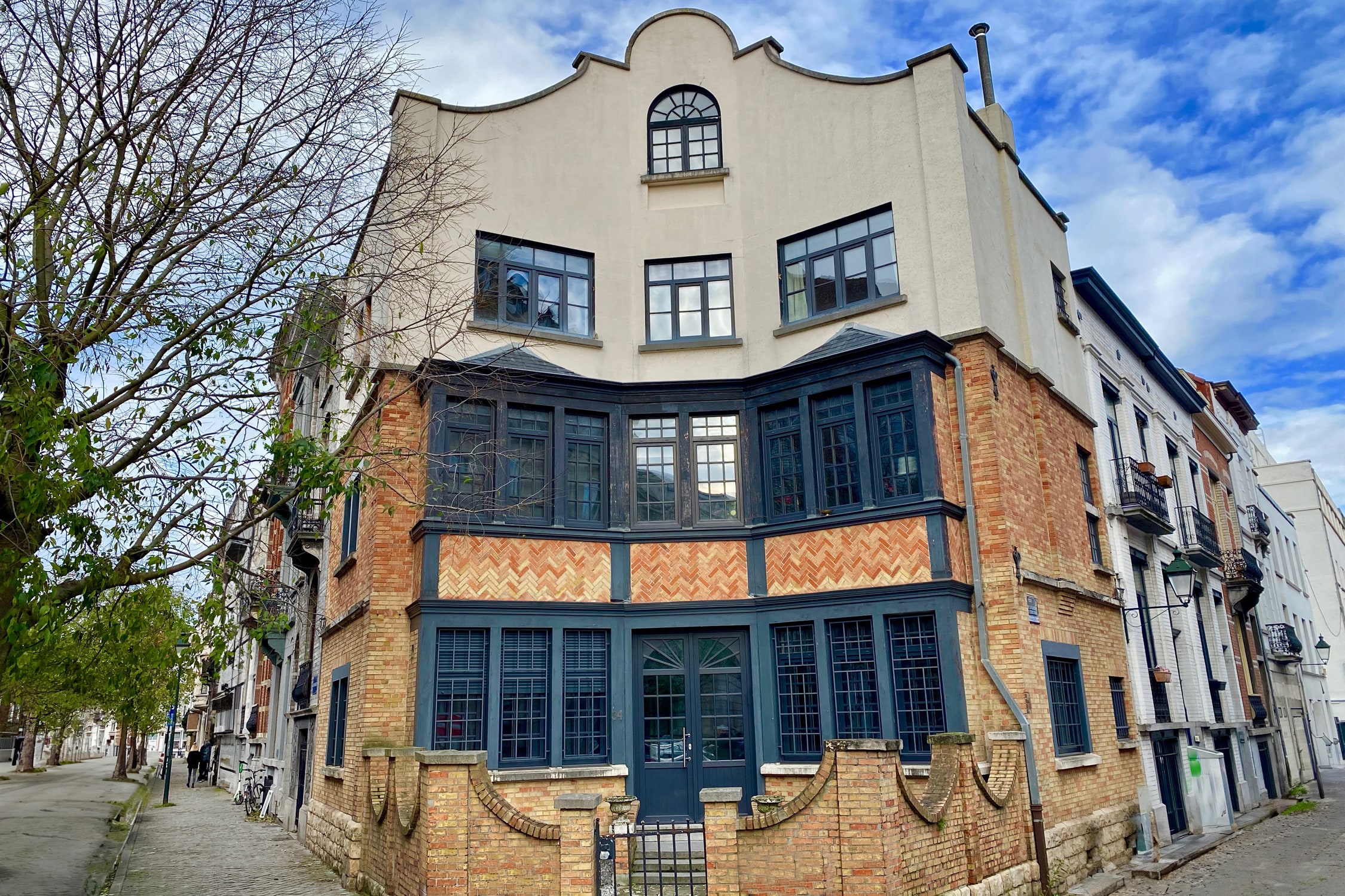 Corner house 